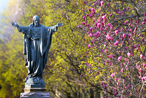 MC 4.17.25 Main Quad Jesus Statue.JPG by Matt Cashore/University of Notre Dame April 17, 2025; Main Quad Jesus statue, Spring 2025 (Photo by Matt Cashore/University of Notre Dame)